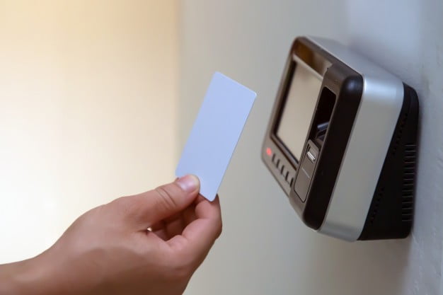 مشخصات و ویژگی های دستگاه حضور و غیاب