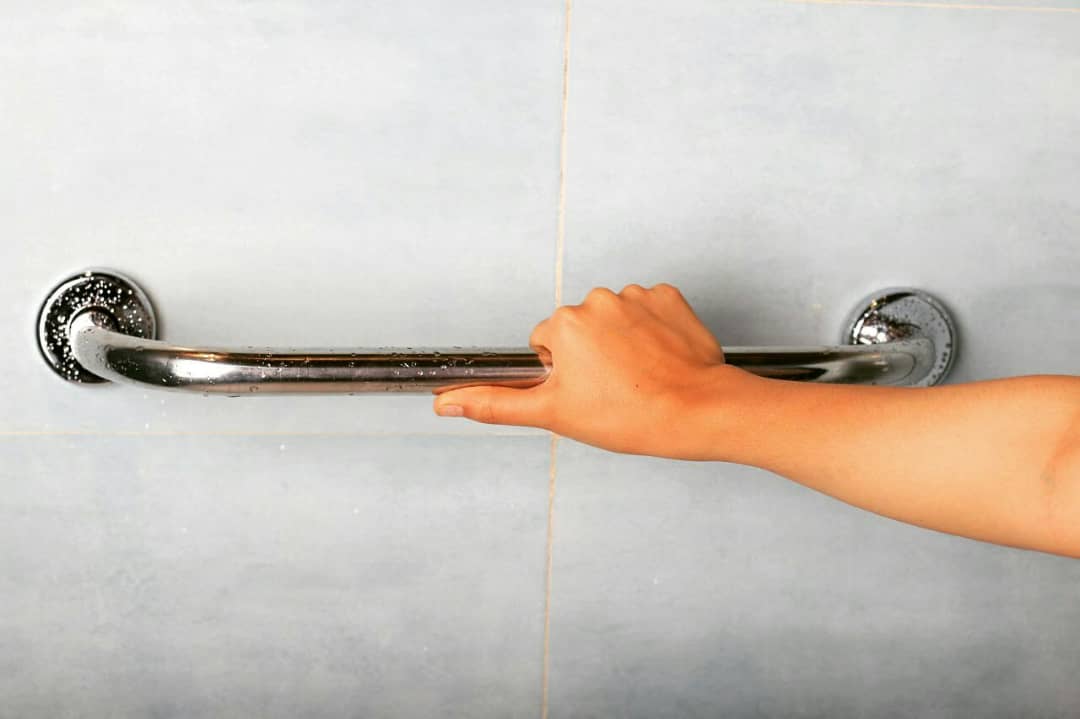 کاربرد و نکات مهم خرید دستگیره سرویس بهداشتی سالمندان