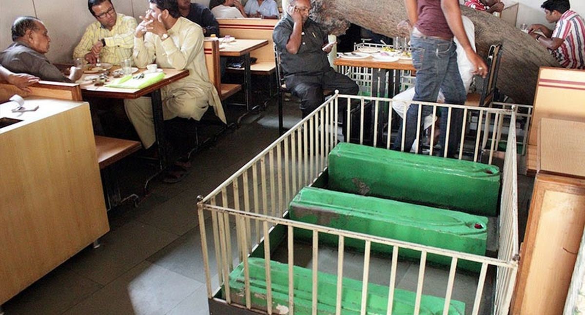 رستورانی که ممکن است در آن سکته کنید!