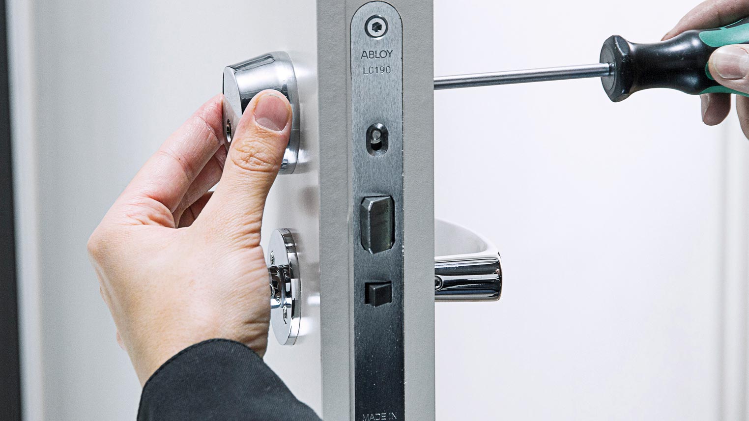 عوامل موثر بر هزینه تغییر قفل درب