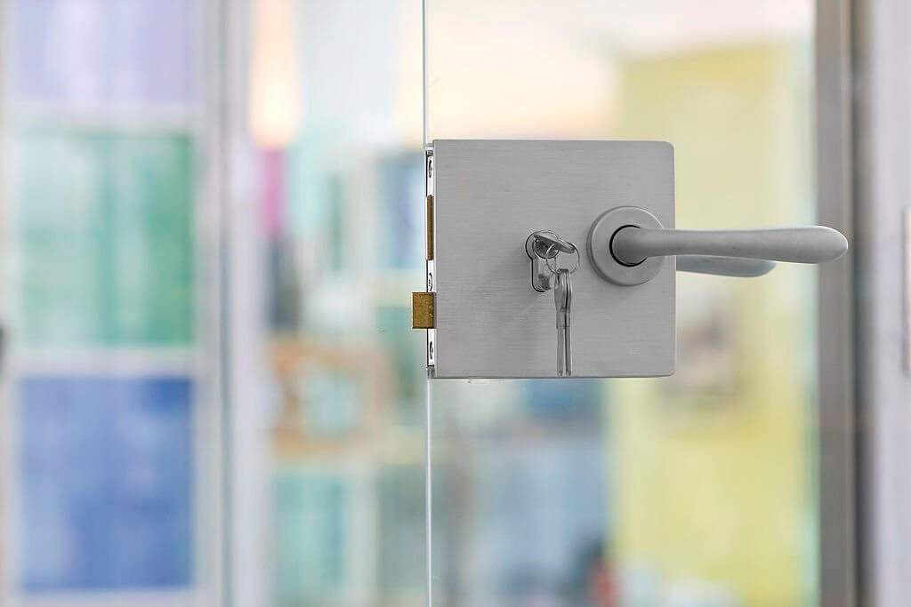 بهترین قفل شیشه سکوریت (راهنمای خرید انواع مدلها)