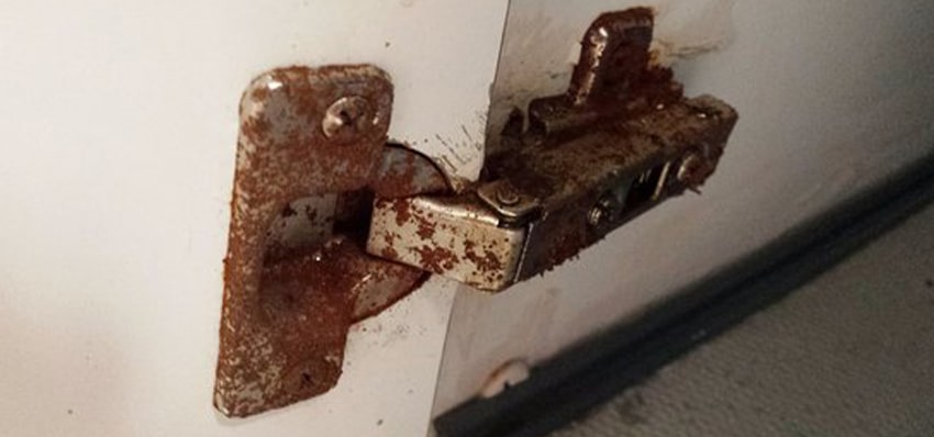 جلوگیری از زنگ زدن لولای کابینت با چند راهکار کاربردی