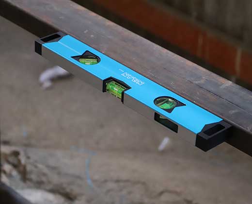 کاربری و نگهداری از تراز مغناطیسی