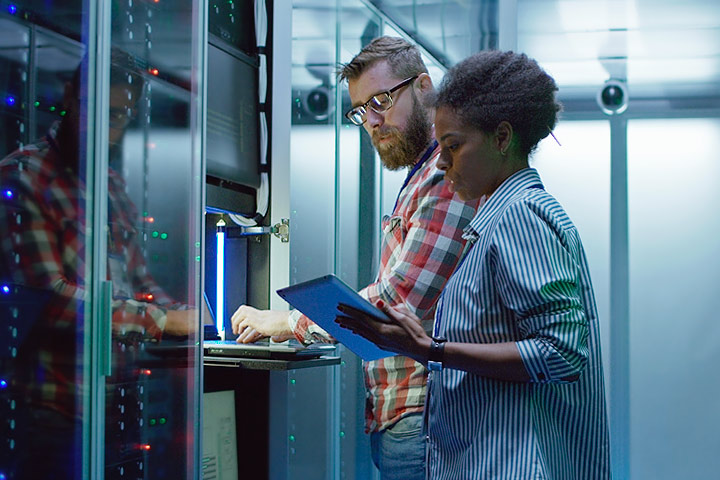 سازمان های موفق چگونه امنیت اتاق سرور را فراهم می‌کنند؟