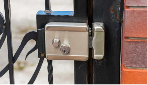 ۳ علت بسته نشدن قفل برقی درب حیاط