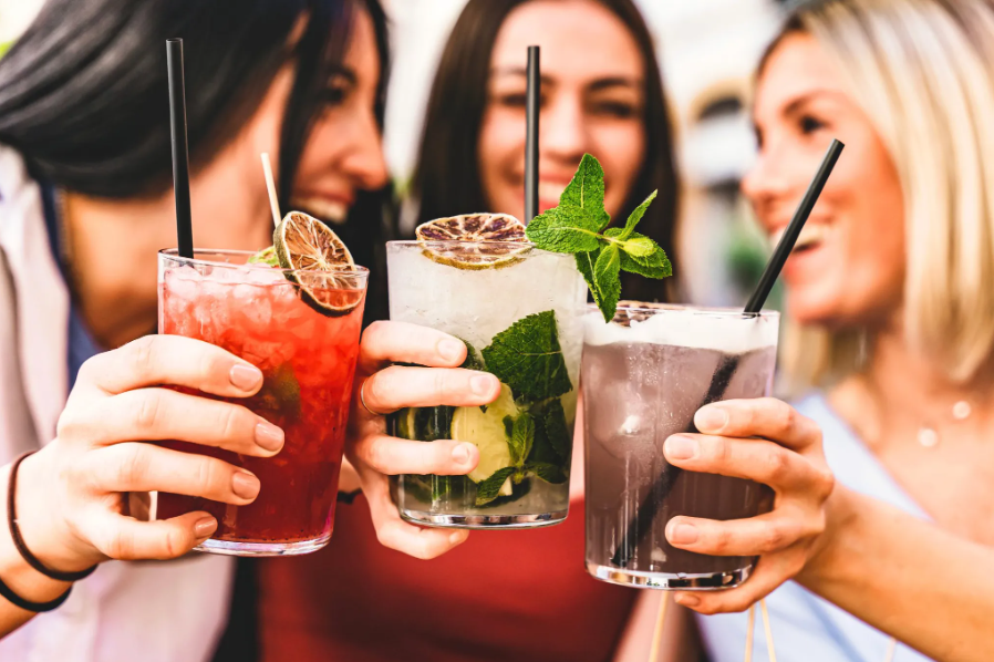 بهترین و بدترین نوشیدنی های تابستانی بجای آب