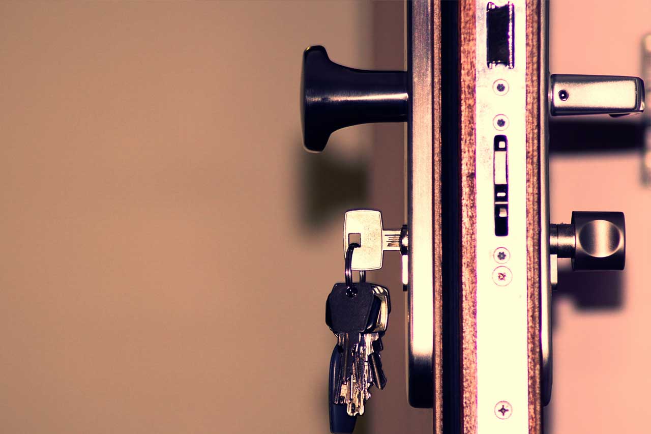 آشنایی با قفل درب چوبی