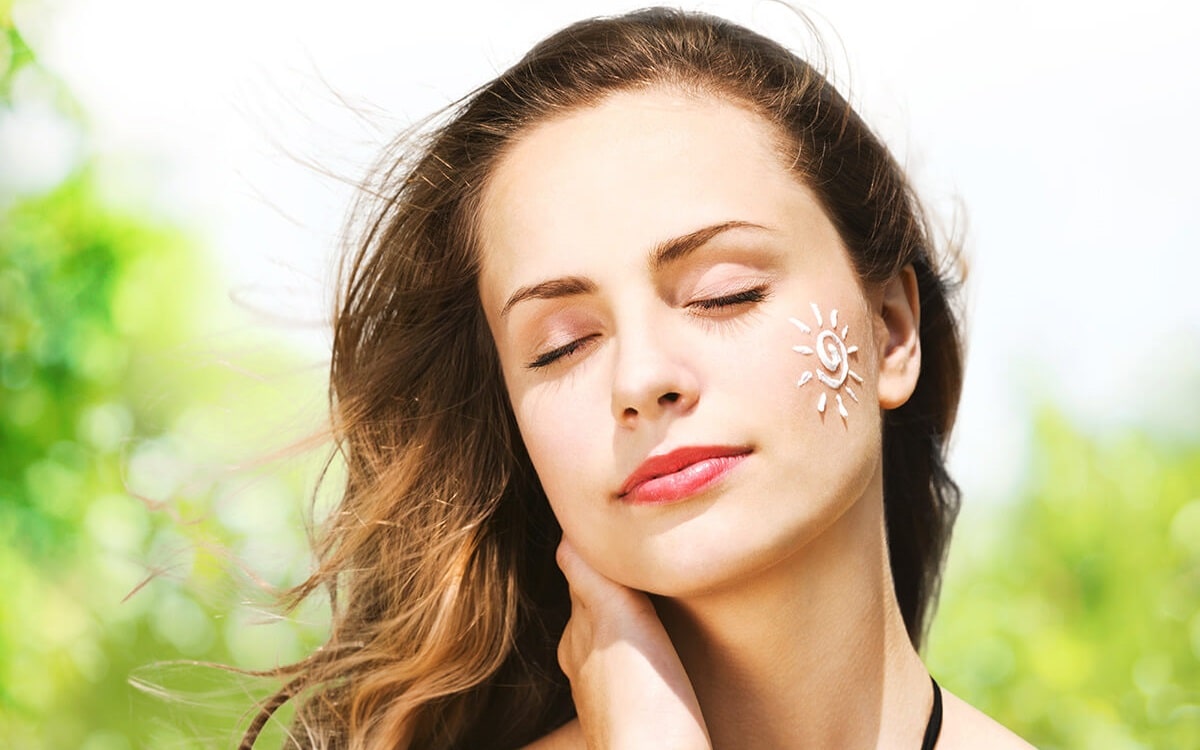 ضد آفتاب رنگی یا بی رنگ ؟