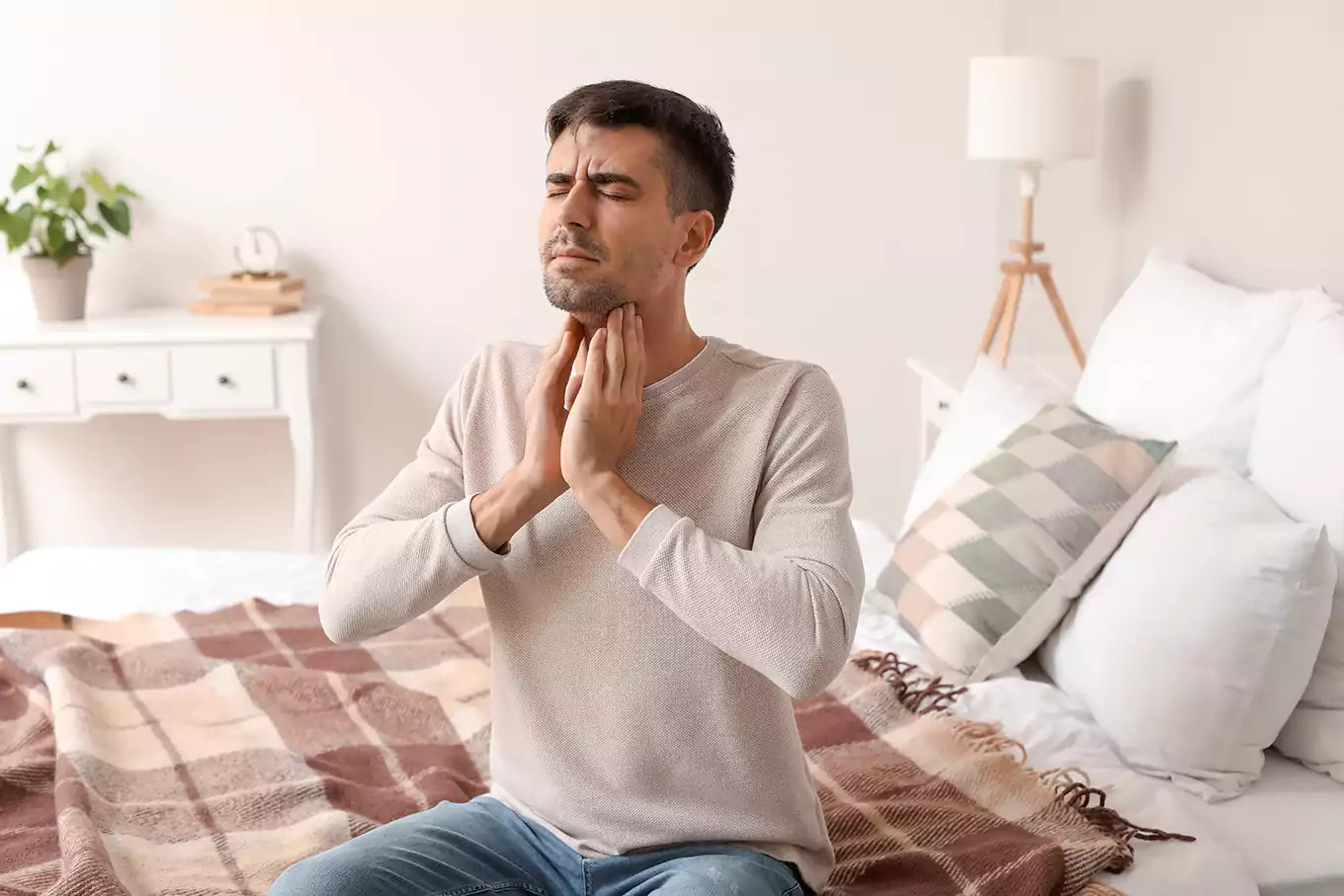 چرا صبح ها با گلو درد از خواب بیدار می شویم ؟