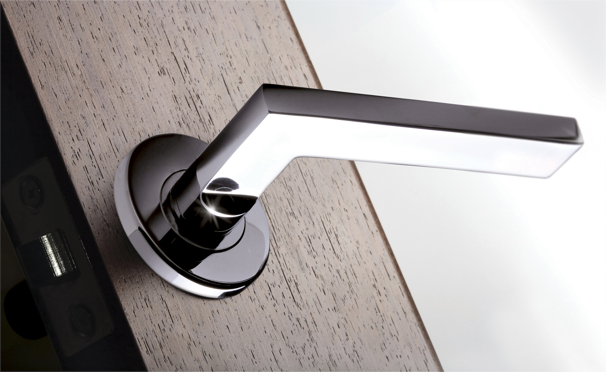 مزایا و معایب دستگیره های مات و براق