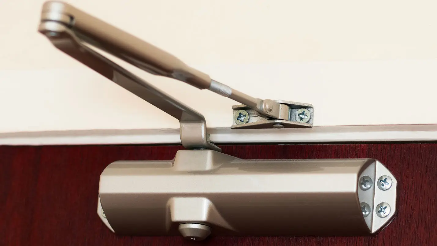 تنظیم سرعت بسته شدن آرام بند