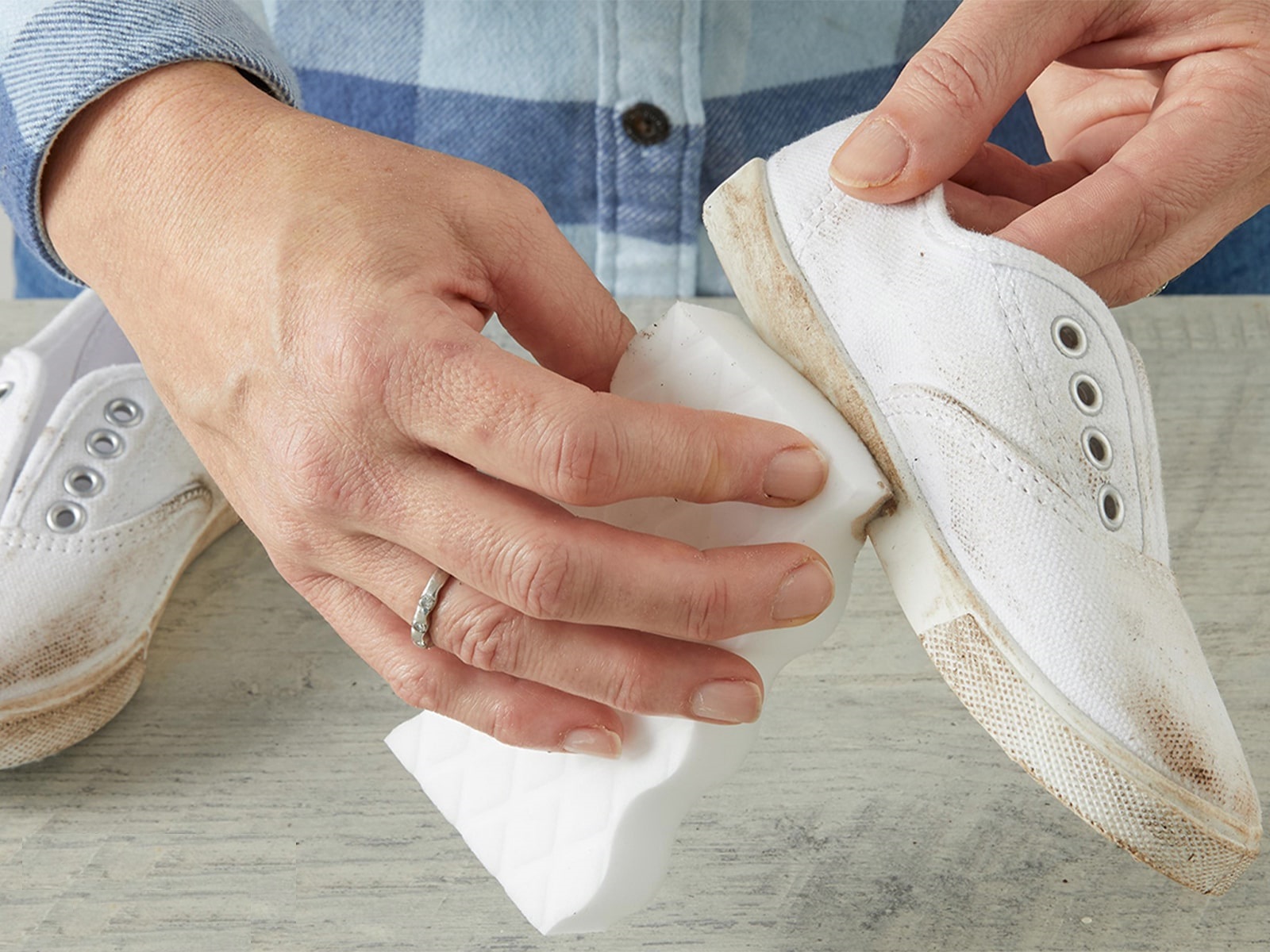 تمیز کردن کفش سفید