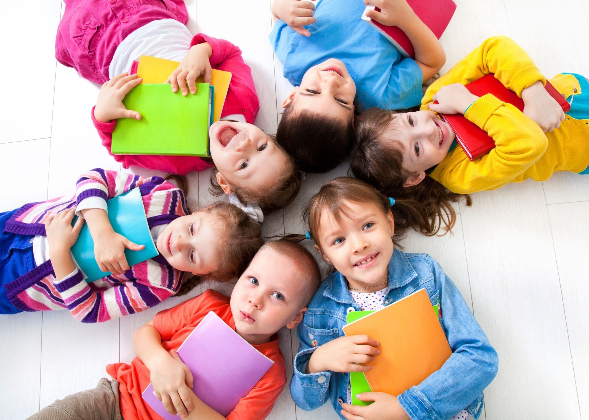 علاقه مند کردن کودک به کتابخوانی